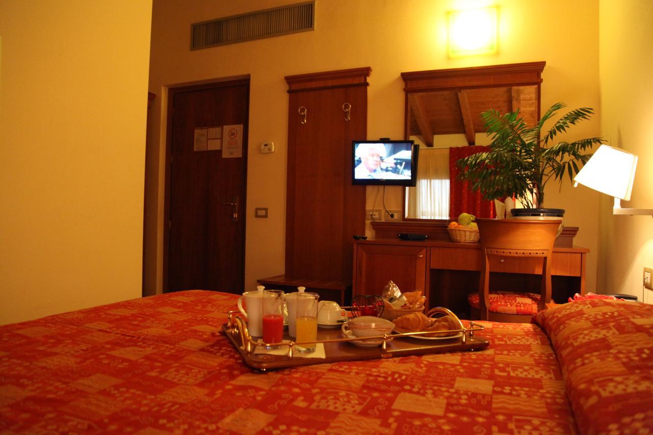 Hotel Il Borghetto Bariano Luaran gambar