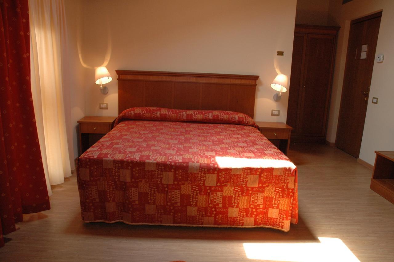 Hotel Il Borghetto Bariano Luaran gambar
